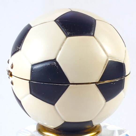 1960’s VINTAGE FRENCH GOLDTONE TABLE CIGARETTE EMPTYLIGHTER BL & WH SOCCERBALL - Picture 9 of 10